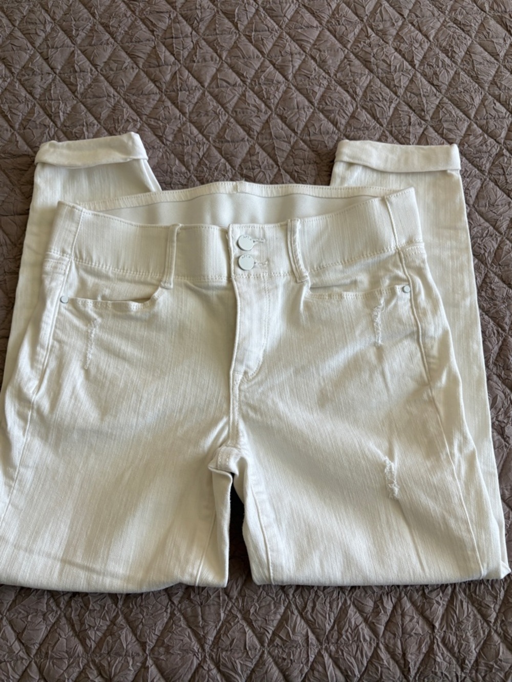 Apt. 9 White Ankle Distressed Jeans with Tummy Control